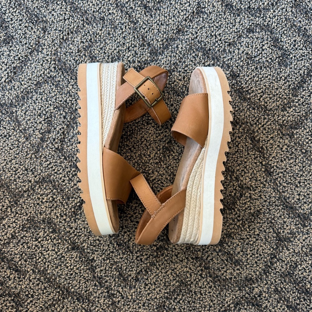 Toms Brown Wedges